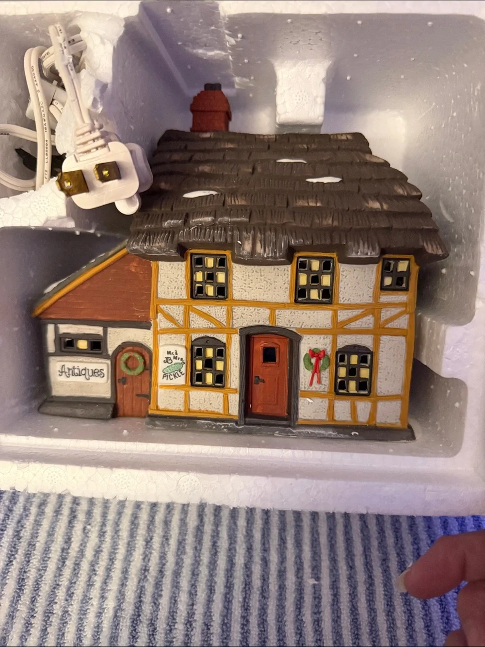 Department 56 Dickens Village Series Mr & Mrs Pickle